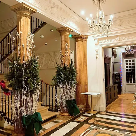 Le Champlain 4*