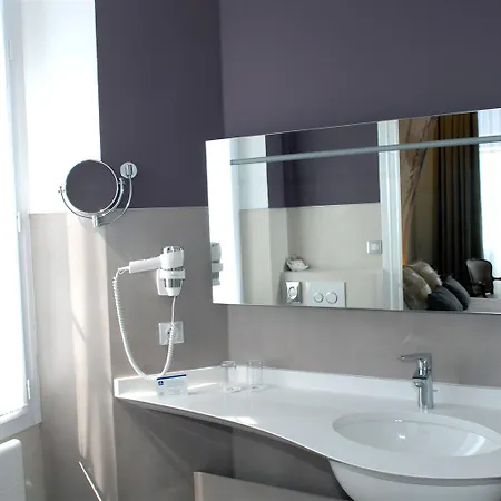 Le Champlain Hotel 4*