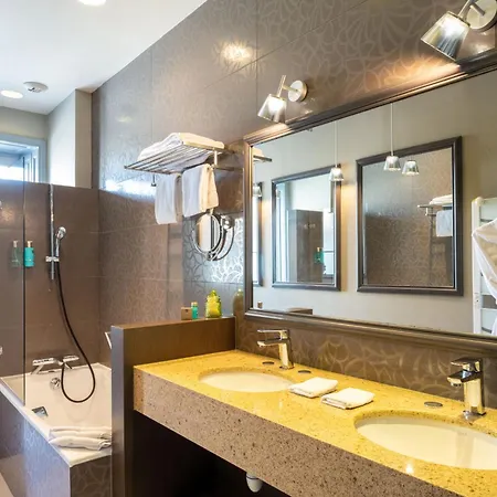 Le Champlain Hotel