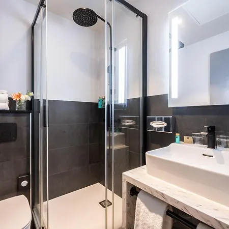 Le Champlain Hotel 4*