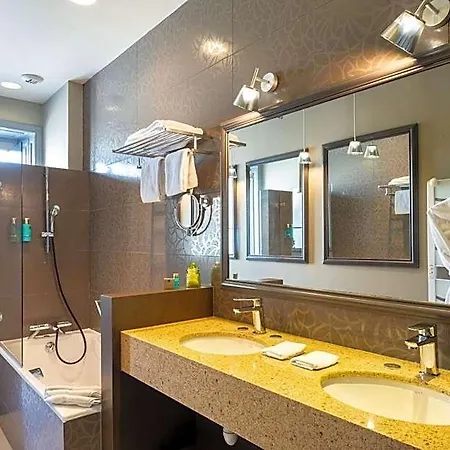 Le Champlain Hotel 4*