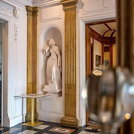 Le Champlain Hotel 4*