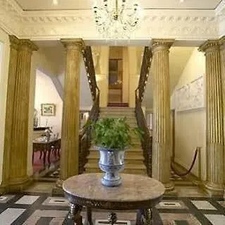 Le Champlain Hotel