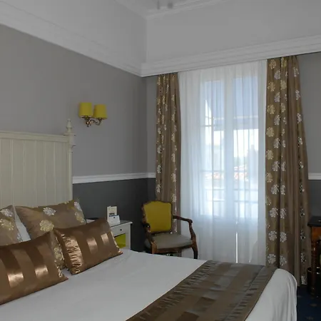Le Champlain Hotel